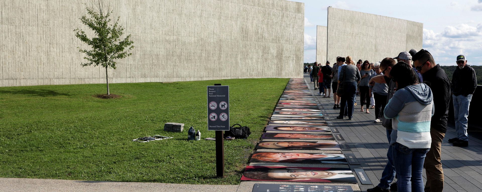 People spend time at the Flight 93 National Memorial near Shanksville, in Stoystown, Pennsylvania, U.S., September 10, 2021.  - Sputnik International, 1920, 11.09.2021