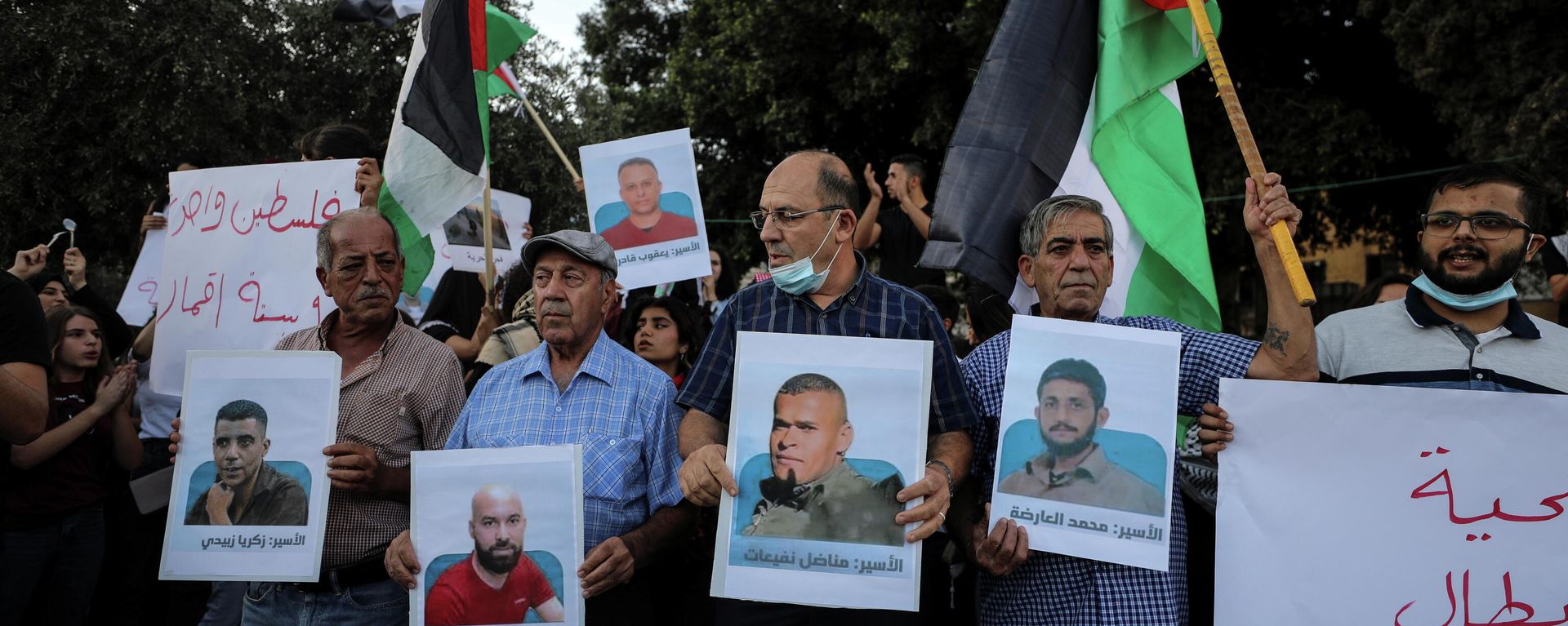 People take part in a protest as they support the six Palestinian militants men who had escaped from Gilboa prison earlier this week in Nazareth, Israel September 11, 2021. People take part in a protest as they support the six Palestinian militants men who had escaped from Gilboa prison earlier this week in Nazareth, Israel September 11, 2021. - Sputnik International, 1920, 11.09.2021
