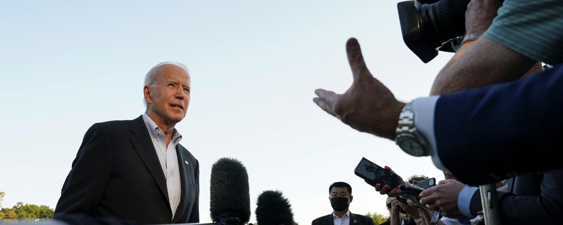 U.S. President Joe Biden speaks to reporters upon his return to the White House in Washington, U.S., September 7, 2021. U.S. President Joe Biden speaks to reporters upon his return to the White House in Washington, U.S., September 7, 2021. - Sputnik International, 1920, 12.09.2021