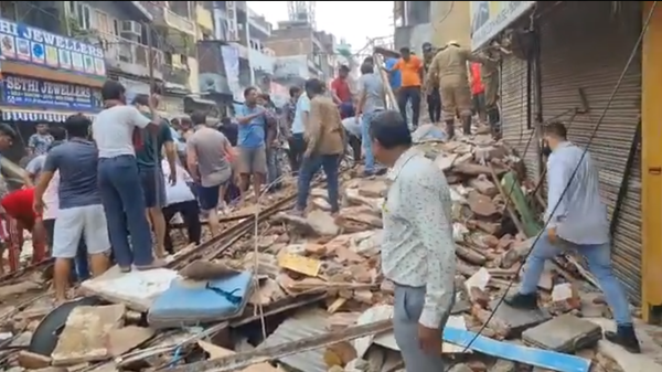 The collapse of a four-storey building in India's capital city Delhi on 13 September - Sputnik International