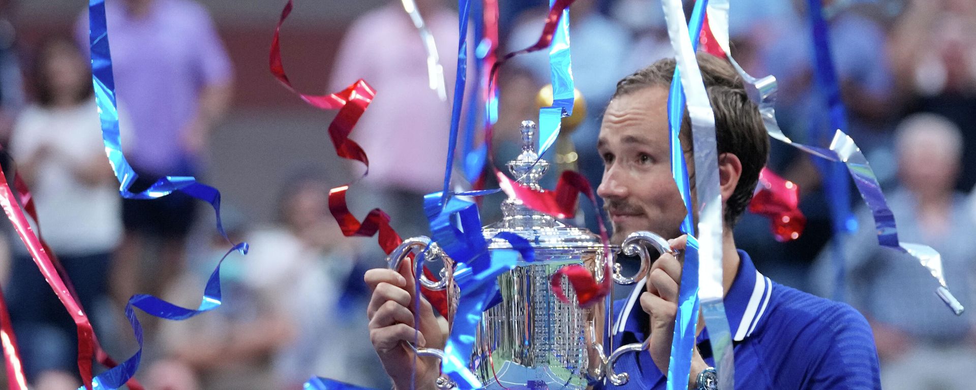 Daniil Medvedev of Russia celebrates with the championship trophy after his match against Novak Djokovic of Serbia (not pictured) in the men's singles final on day fourteen of the 2021 U.S. Open tennis tournament at USTA Billie Jean King National Tennis Center. Daniil Medvedev of Russia celebrates with the championship trophy after his match against Novak Djokovic of Serbia (not pictured) in the men's singles final on day fourteen of the 2021 U.S. Open tennis tournament at USTA Billie Jean King National Tennis Center. - Sputnik International, 1920, 13.09.2021