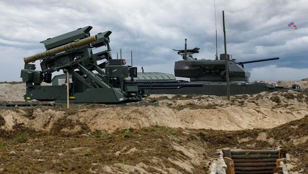 Russian combat robots take part in drills alongside manned vehicles and troops during the Zapad-2021 drills. - Sputnik International