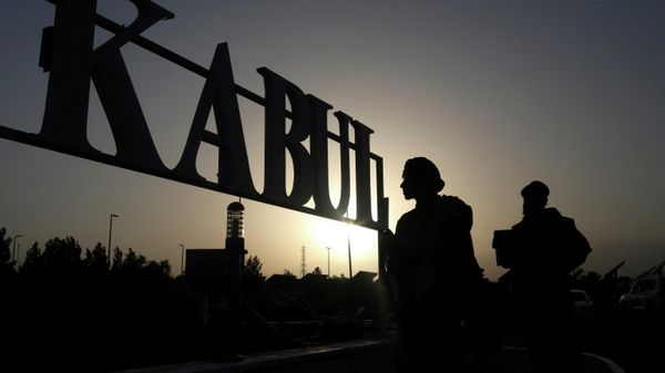 Taliban soldiers stand in front of a sign at the international airport in Kabul, Afghanistan, September 9, 2021 - Sputnik International