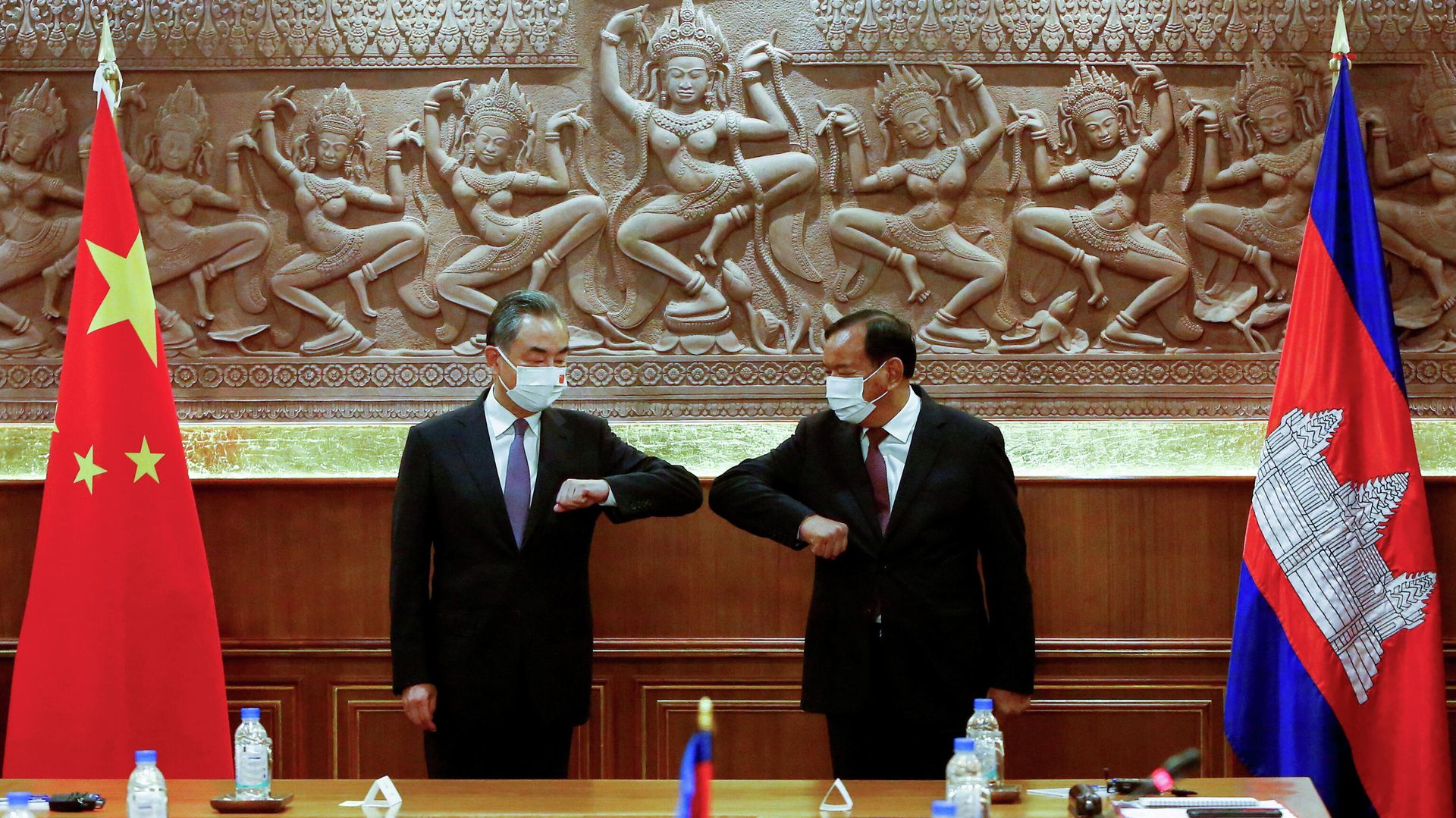 Cambodia's Deputy Prime Minister and Minister of Foreign Affairs Prak Sokhonn meets with China's State Councillor and Foreign Minister Wang Yi Cambodia's Deputy Prime Minister and Minister of Foreign Affairs Prak Sokhonn meets with China's State Councillor and Foreign Minister Wang Yi - Sputnik International, 1920, 14.09.2021