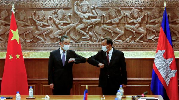 Cambodia's Deputy Prime Minister and Minister of Foreign Affairs Prak Sokhonn meets with China's State Councillor and Foreign Minister Wang Yi - Sputnik International