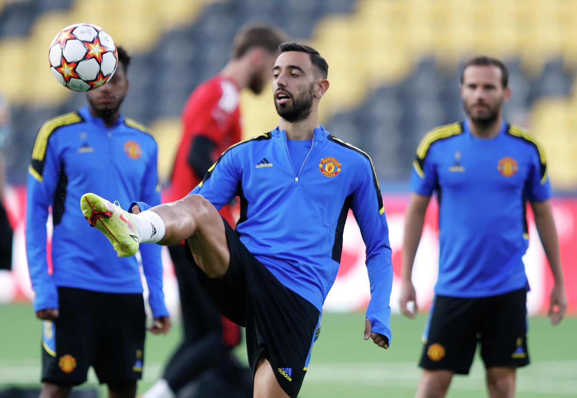 Soccer Football - Champions League - Manchester United Training - Stadion Wankdorf, Bern, Switzerland - September 13, 2021 Manchester United's Bruno Fernandes during training Soccer Football - Champions League - Manchester United Training - Stadion Wankdorf, Bern, Switzerland - September 13, 2021 Manchester United's Bruno Fernandes during training - Sputnik International, 1920, 14.09.2021