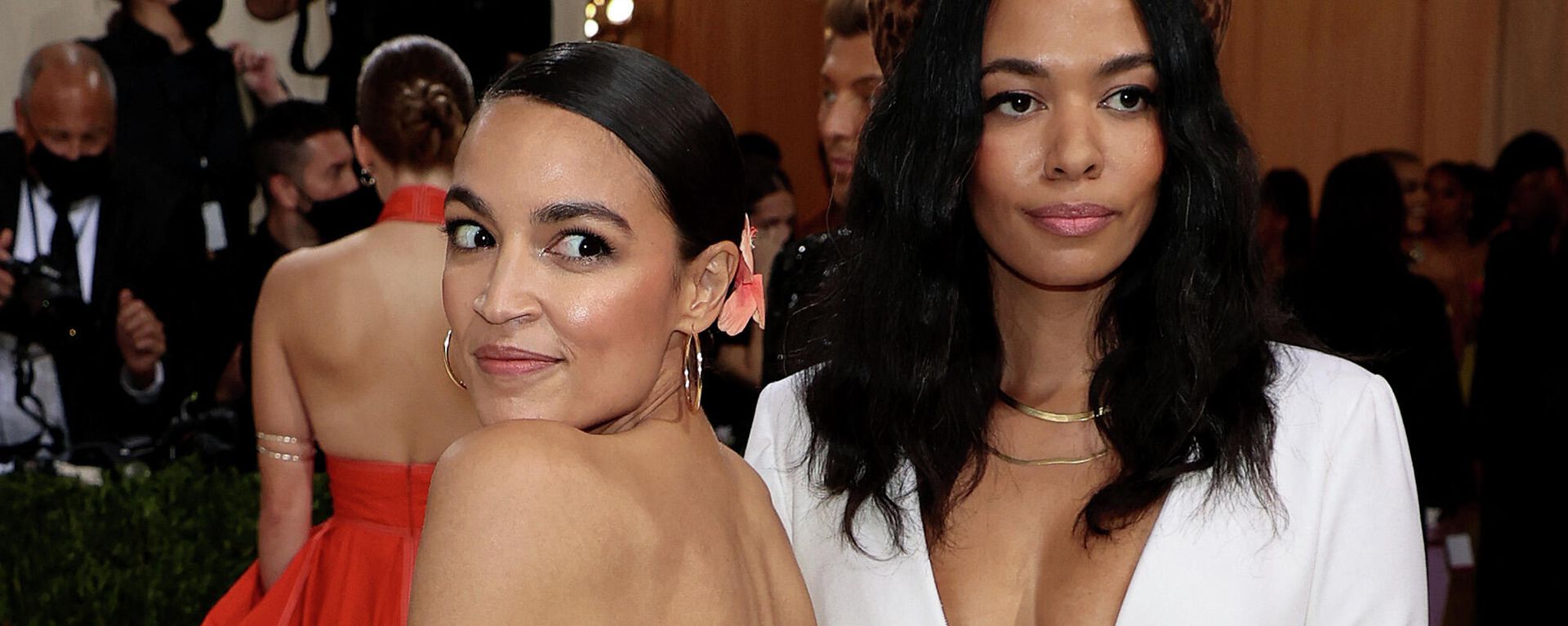 Alexandria Ocasio-Cortez and Aurora James attend The 2021 Met Gala Celebrating In America: A Lexicon Of Fashion at Metropolitan Museum of Art on September 13, 2021 in New York City Alexandria Ocasio-Cortez and Aurora James attend The 2021 Met Gala Celebrating In America: A Lexicon Of Fashion at Metropolitan Museum of Art on September 13, 2021 in New York City - Sputnik International, 1920, 17.09.2021
