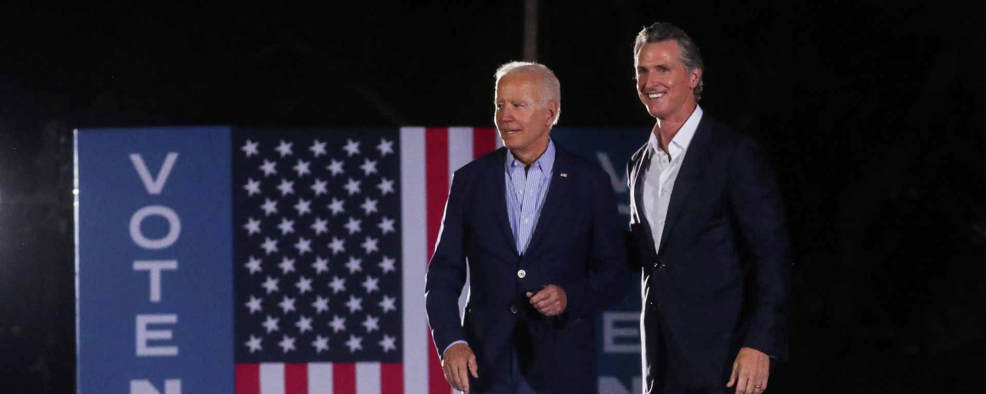 US President Joe Biden walks with California Governor Gavin Newsom at an election rally US President Joe Biden walks with California Governor Gavin Newsom at an election rally - Sputnik International, 1920, 14.09.2021