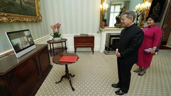 Queen Elizabeth II appears on a screen via videolink from Windsor Castle during a virtual audience to receive the newly appointed Chinese ambassador Zheng Zeguang at Buckingham Palace in London on July 7, 2021 - Sputnik International
