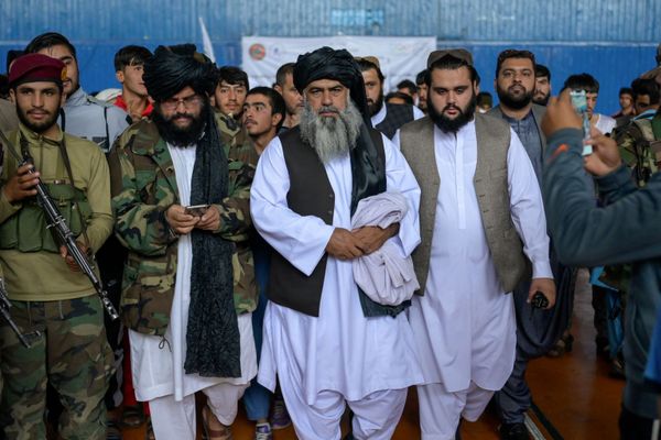 Taliban's director of physical education and sports Bashir Ahmad Rustamzai (C) arrives to watch youths perform their skills during an event at a gymnasium in Kabul on 14 September 2021. - Sputnik International
