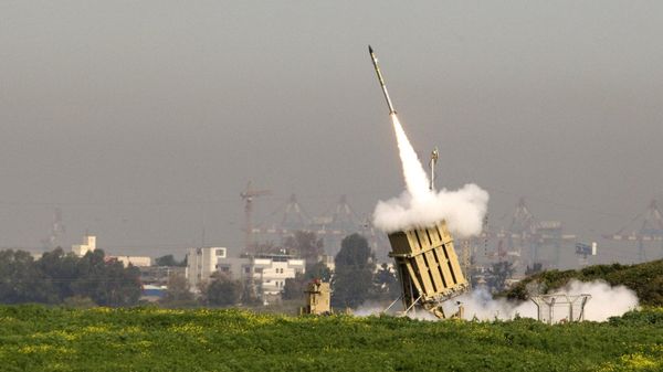 An Israeli missile is launched from the Iron Dome missile system in the city of Ashdod in response to a rocket launch from the nearby Palestinian Gaza Strip on March 11, 2012 - Sputnik International