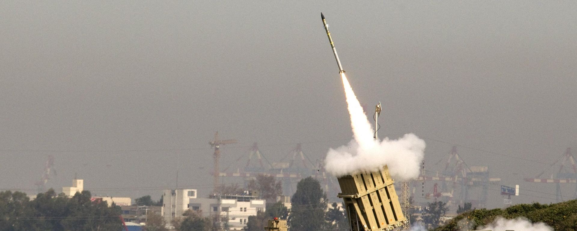 An Israeli missile is launched from the Iron Dome missile system in the city of Ashdod in response to a rocket launch from the nearby Palestinian Gaza Strip on March 11, 2012 An Israeli missile is launched from the Iron Dome missile system in the city of Ashdod in response to a rocket launch from the nearby Palestinian Gaza Strip on March 11, 2012 - Sputnik International, 1920, 23.09.2021