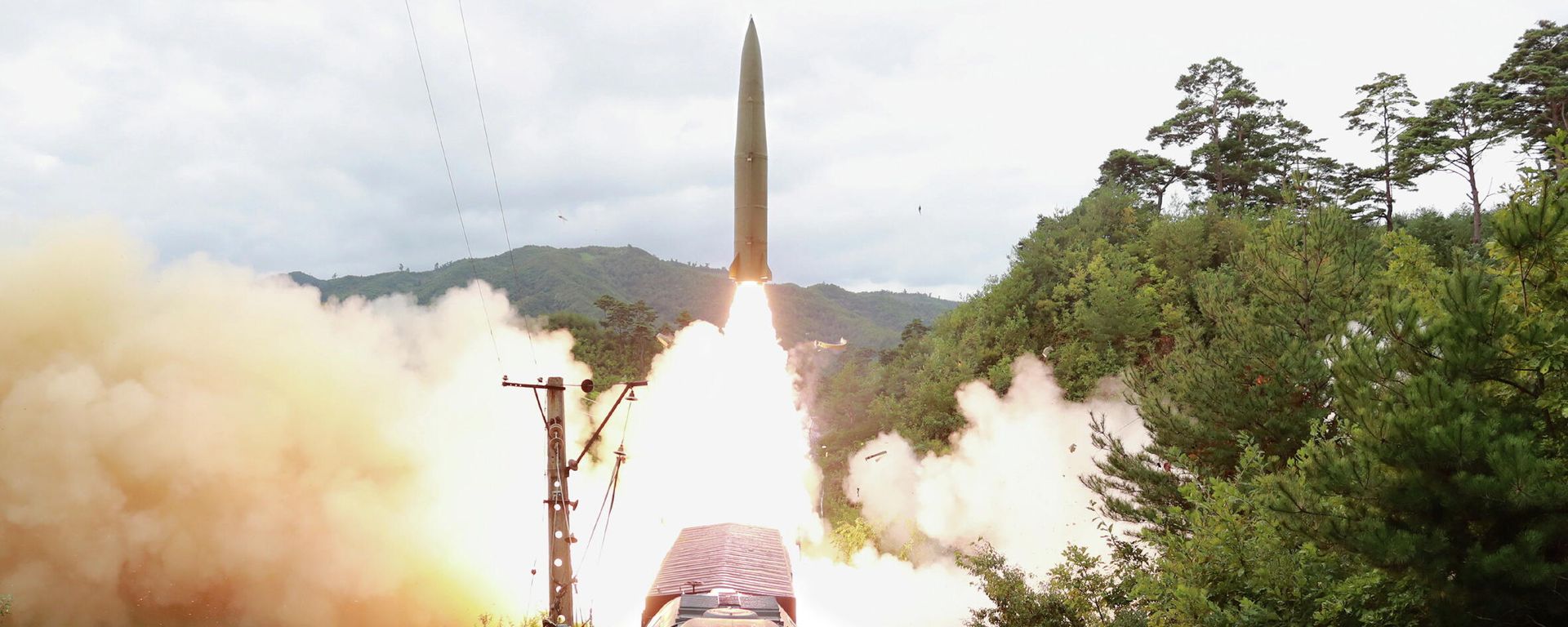 A missile is seen launched during a drill of the Railway Mobile Missile Regiment in North Korea, in this image supplied by North Korea's Korean Central News Agency on September 16, 2021 A missile is seen launched during a drill of the Railway Mobile Missile Regiment in North Korea, in this image supplied by North Korea's Korean Central News Agency on September 16, 2021 - Sputnik International, 1920, 16.09.2021