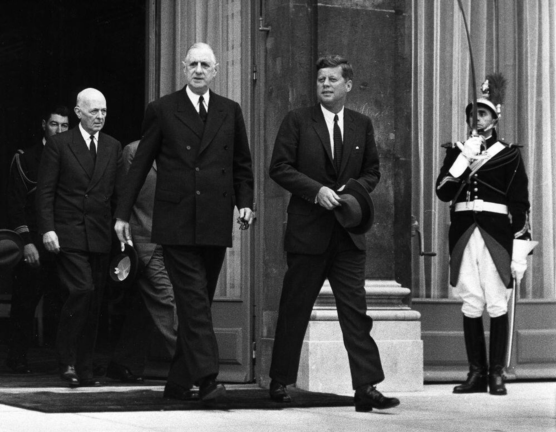 US President John F. Kennedy and French President Charles De Gaulle at the conclusion of their talks at Elysee Palace, Paris, France, on June 2, 1961. US President John F. Kennedy and French President Charles De Gaulle at the conclusion of their talks at Elysee Palace, Paris, France, on June 2, 1961. - Sputnik International, 1920, 18.09.2021