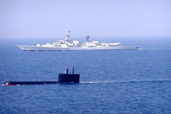 Indian Navy submarine and warships in the Indian Ocean region - Sputnik International
