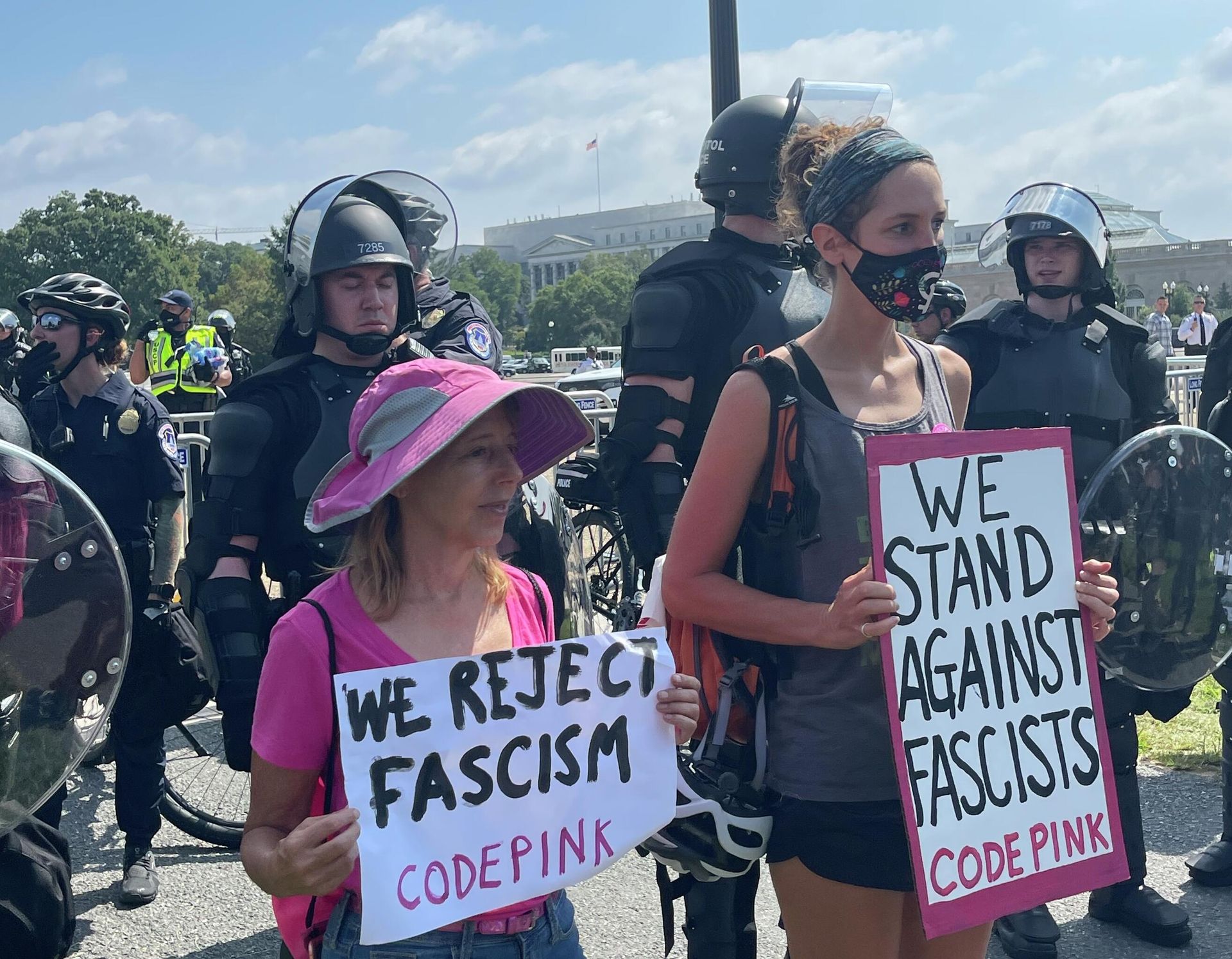 Counterprotesters at the Justice for J6 rally in support of people arrested after the January 6 riot - Sputnik International, 1920, 18.09.2021