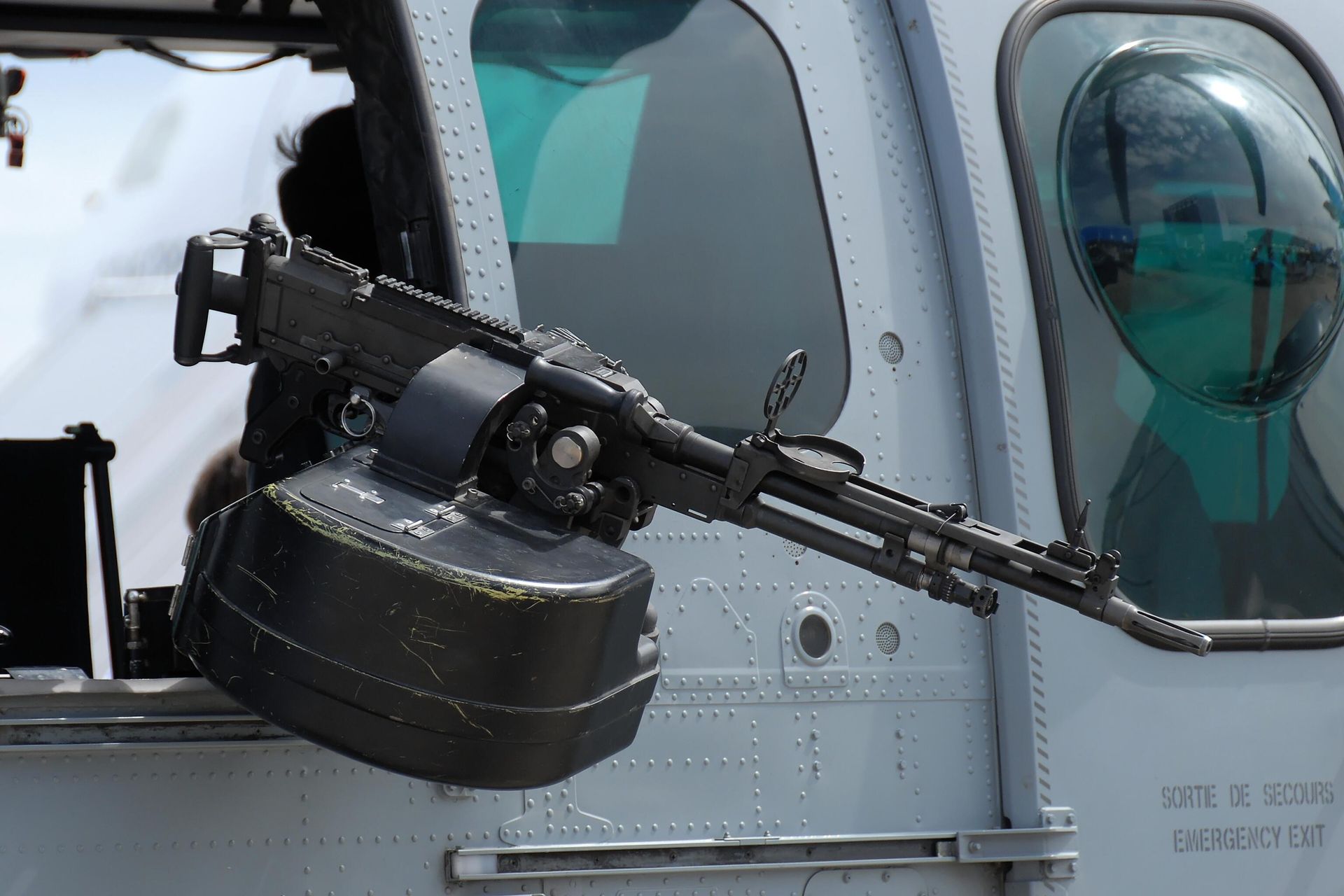 A FN MAG mounted on an Eurocopter Cougar MkII EC-725 at the 2007 International Paris Air Show at the Le Bourget airport. A FN MAG mounted on an Eurocopter Cougar MkII EC-725 at the 2007 International Paris Air Show at the Le Bourget airport. - Sputnik International, 1920, 18.09.2021