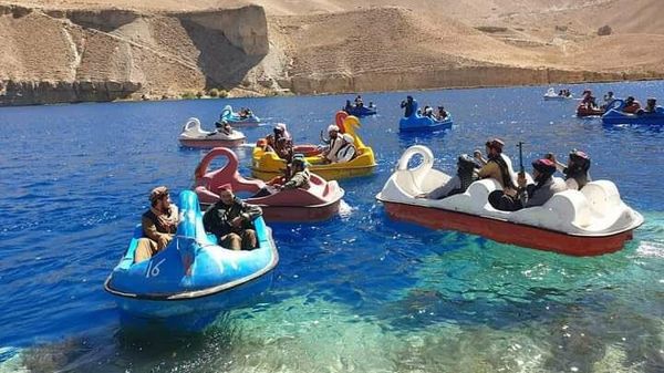 Taliban Fighters Seen Riding Swan-Shaped Pedal Boats - Sputnik International
