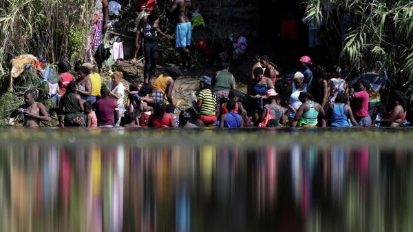 Migrant seeking asylum bathe in the Rio Grande river, which divides the border between Ciudad Acuna, Mexico and Del Rio, Texas, U.S., as they wait to be processed into the U.S., as they are pictured from Ciudad Acuna, in Ciudad Acuna, Mexico September 19, 2021 - Sputnik International
