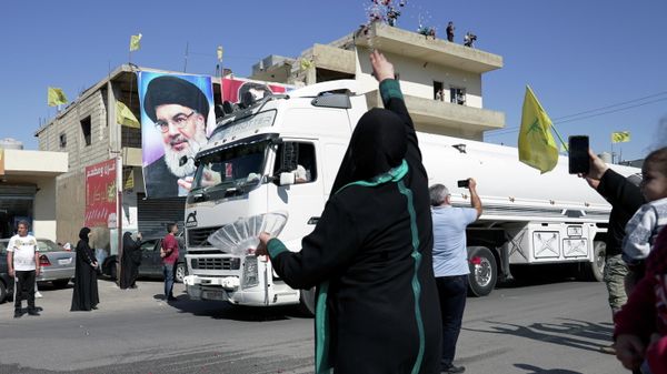 A woman throws flower petals and rice as a convoy of tanker trucks carrying Iranian fuel oil drive in al-Ain village, in northeastern Lebanon, September 16, 2021. - Sputnik International