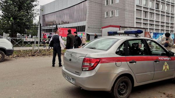 A car of Russia's National Guard is seen at the scene after a gunman opened fire at the Perm State University in Perm, Russia September 20, 2021 - Sputnik International