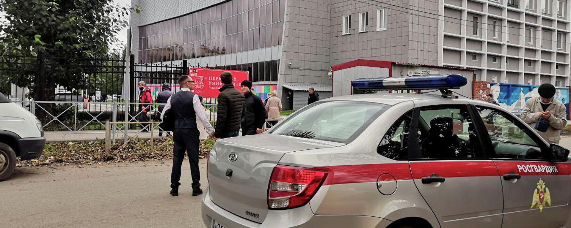 A car of Russia's National Guard is seen at the scene after a gunman opened fire at the Perm State University in Perm, Russia September 20, 2021 - Sputnik International, 1920, 20.09.2021