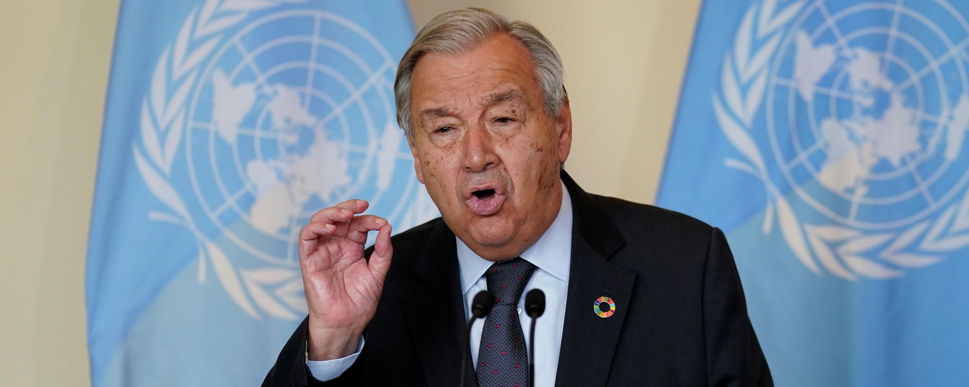 Antonio Guterres, Secretary General of the United Nations, speaks to reporters after a meeting with British Prime Minister Boris Johnson for climate change discussions during the 76th Session of the U.N. General Assembly in New York, at United Nations headquarters in New York, U.S., September 20, 2021. - Sputnik International, 1920, 20.09.2021