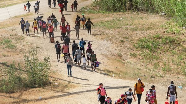 Asylum-seeking migrants walk near the International Bridge between Mexico and the US where asylum-seeking migrants are waiting to be processed in Del Rio, Texas, US, September 15, 2021 - Sputnik International