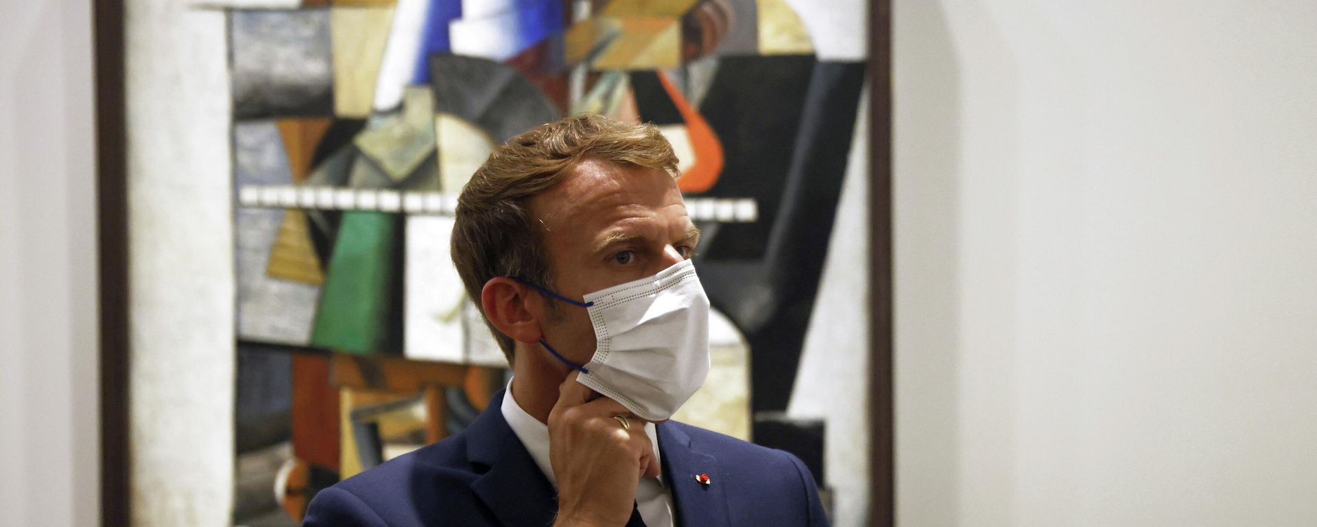 French President Emmanuel Macron visits the exhibition 'The Morozov Collection, Icons of Modern Art' at Foundation Louis Vuitton in Paris, France, September 21, 2021. French President Emmanuel Macron visits the exhibition 'The Morozov Collection, Icons of Modern Art' at Foundation Louis Vuitton in Paris, France, September 21, 2021. - Sputnik International, 1920, 21.09.2021