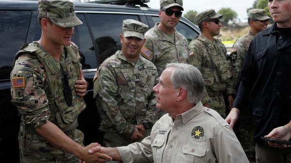 Texas Governor Gregg Abbott shakes hands with a U.S. Soldier after a news conference near the International Bridge between Mexico and the U.S., where migrants seeking asylum in the U.S. are waiting to be processed, in Del Rio, Texas, U.S., September 21, 2021 - Sputnik International