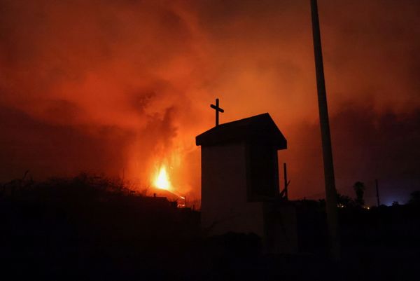 Lava flows after the eruption of a volcano in Los Llanos de Aridane, the most populous of La Palma's municipalities. - Sputnik International