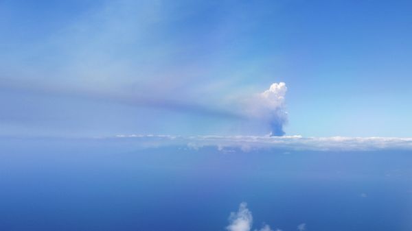 A cloud of smoke from an erupting volcano in the Cumbre Vieja national park, is seen from an aircraft, on the Canary Island of La Palma, Spain September 23, 2021 - Sputnik International