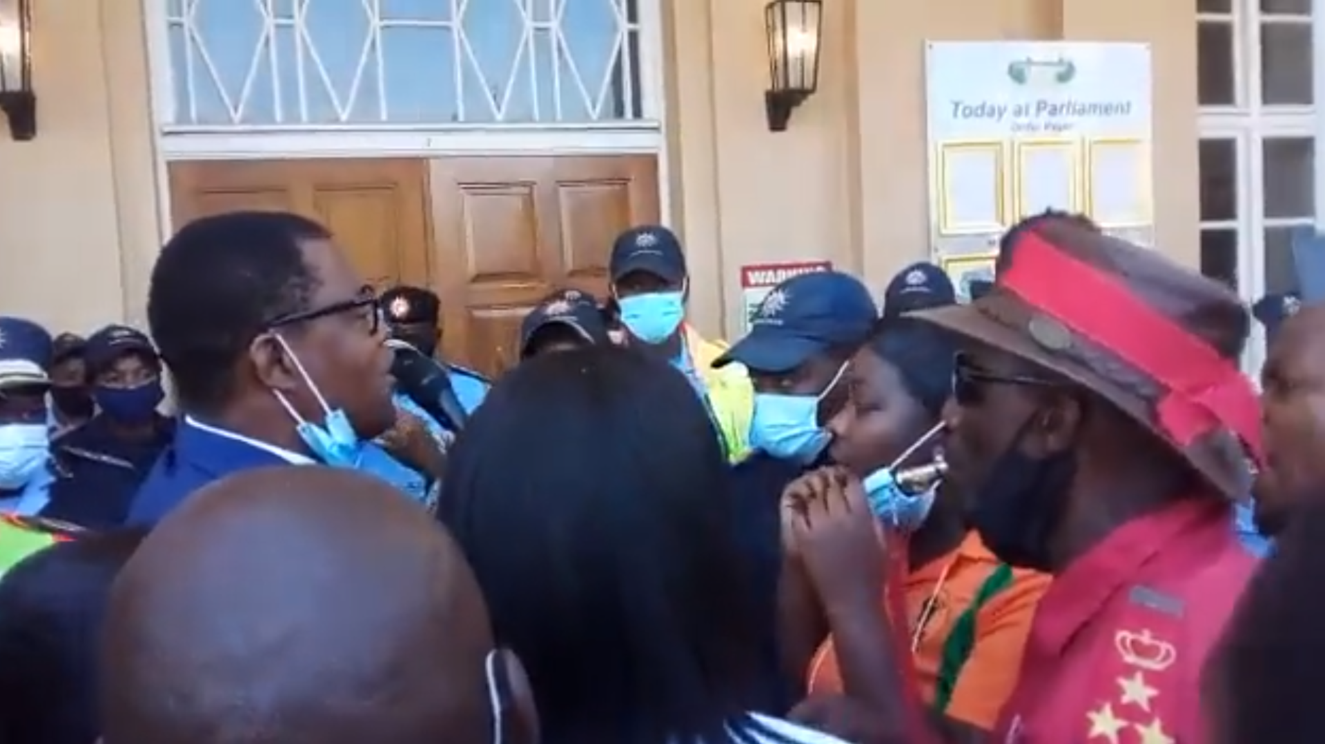 Protesters demonstrate outside the doors of Namibia's National Assembly in Windhoek on September 22, 2021 Protesters demonstrate outside the doors of Namibia's National Assembly in Windhoek on September 22, 2021 - Sputnik International, 1920, 23.09.2021