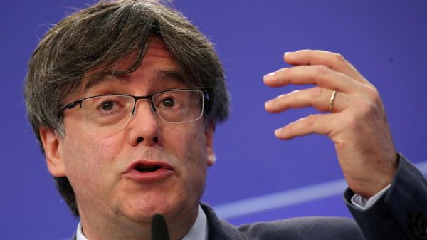 FILE PHOTO: Catalan MEP Carles Puigdemont gestures during a joint news conference with Catalan MEPs Antoni Comin and Clara Ponsati regarding their immunity at the European Parliament, in Brussels, Belgium June 3, 2021. - Sputnik International