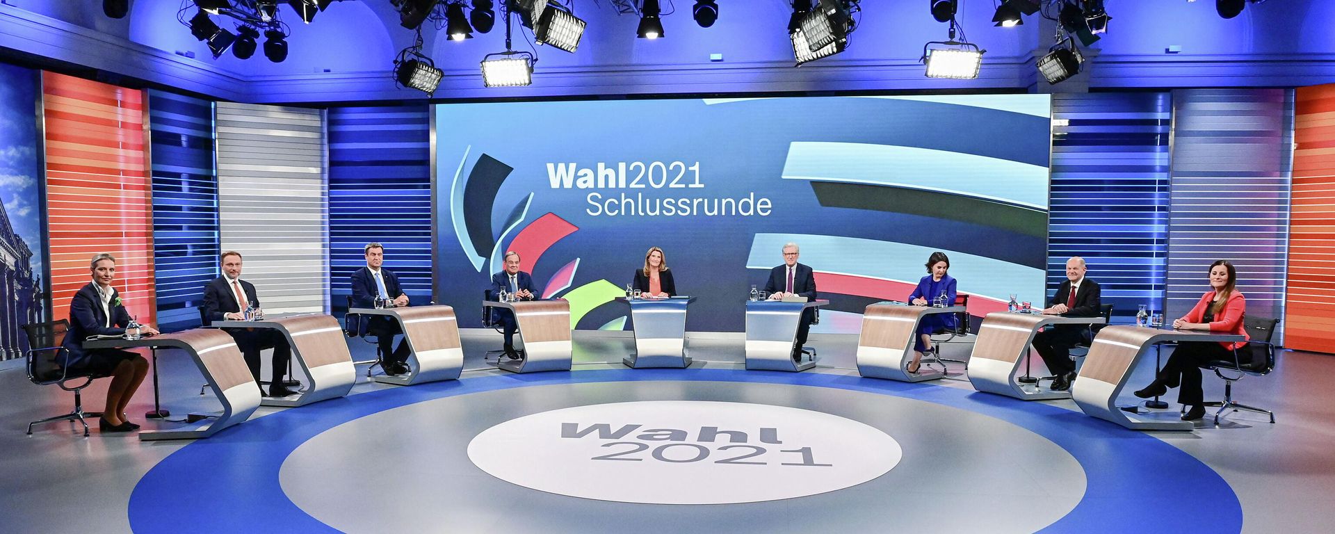 Candidates for the general election Alice Weidel, AfD, Christian Lindner, FDP,  Markus Soeder, CSU, Armin Laschet, CDU, Annalena Baerbock, Greens, Olaf Scholz, SPD, and Janine Wissler,  Die Linke,   attend a final televised debate ahead of the election in Berlin, Germany September 23, 2021 - Sputnik International, 1920, 24.09.2021