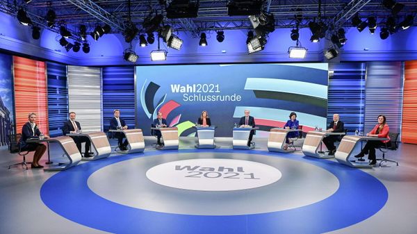 Candidates for the general election Alice Weidel, AfD, Christian Lindner, FDP,  Markus Soeder, CSU, Armin Laschet, CDU, Annalena Baerbock, Greens, Olaf Scholz, SPD, and Janine Wissler,  Die Linke,   attend a final televised debate ahead of the election in Berlin, Germany September 23, 2021 - Sputnik International
