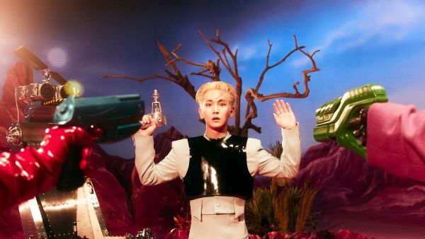 Right on Key: SHINee Star Confronts Aliens in Recent Photo Teasers of Forthcoming Album - Sputnik International