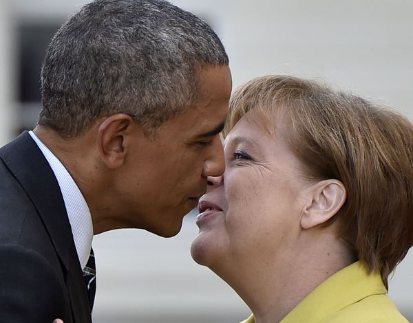 German Chancellor Angela Merkel greets US President Barack Obama at the Herrenhausen Palace in Hannover, Germany. 24 April 2016. - Sputnik International
