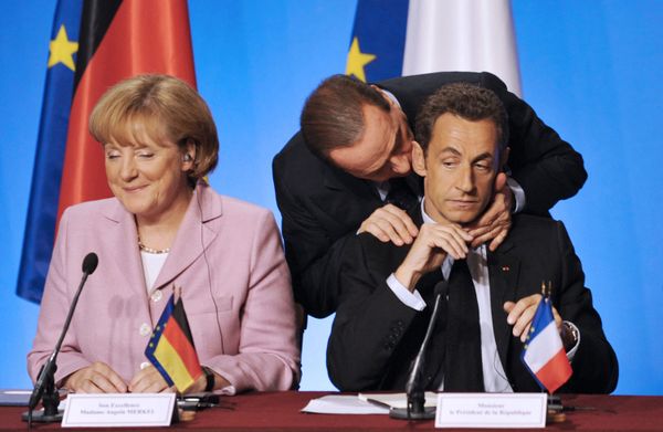 French President Nicolas Sarkozy, German Chancellor Angela Merkel, and Italian Prime Minister Silvio Berlusconi during a press conference in Paris. 4 October 2008 - Sputnik International