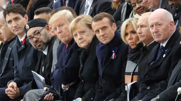 Джастин Трюдо, Мулай Хасан, Мохаммед VI, Мелания Трамп, Дональд Трамп, Ангела Меркель, Эммануэль Макрон и его жена Брижит, Владимир Путин и Питер Косгроув на церемонии в Париже Джастин Трюдо, Мулай Хасан, Мохаммед VI, Мелания Трамп, Дональд Трамп, Ангела Меркель, Эммануэль Макрон и его жена Брижит, Владимир Путин и Питер Косгроув на церемонии в Париже - Sputnik International