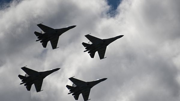 Su-35S fighters participate in the flight program of the International Aviation and Space Salon MAKS-2021. - Sputnik International