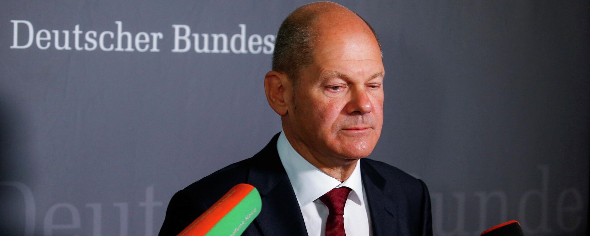 German Finance Minister and SPD candidate for the Chancellery Olaf Scholz gives a statement as he leaves a Finance commission of inquiry at the German Parliament or Bundestag in Berlin, Germany, 20 September 2021. German Finance Minister and SPD candidate for the Chancellery Olaf Scholz gives a statement as he leaves a Finance commission of inquiry at the German Parliament or Bundestag in Berlin, Germany, 20 September 2021. - Sputnik International, 1920, 27.09.2021