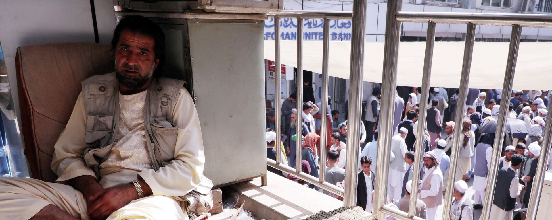 An Afghan money exchange dealer waits for customers at a money exchange market, following banks and markets reopening after the Taliban took over in Kabul, Afghanistan, September 4, 2021 An Afghan money exchange dealer waits for customers at a money exchange market, following banks and markets reopening after the Taliban took over in Kabul, Afghanistan, September 4, 2021 - Sputnik International, 1920, 27.09.2021