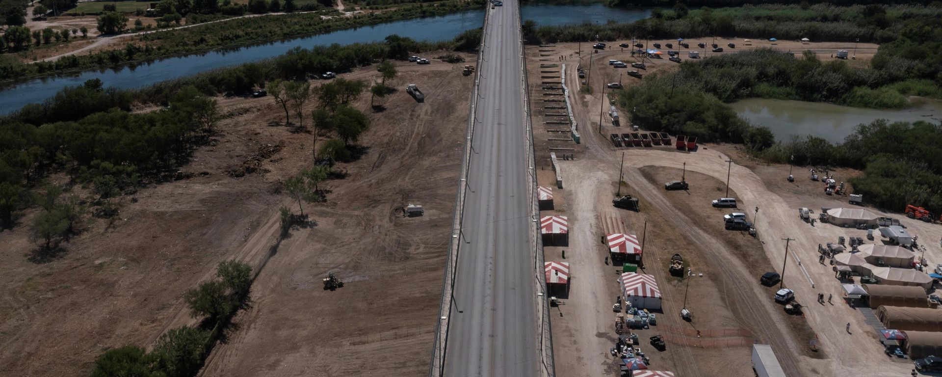 In this aerial image the makeshift migrant border camp near the Del Rio International Bridge is seen after it was cleared in Del Rio, Texas, U.S. September 24, 2021 - Sputnik International, 1920, 28.09.2021