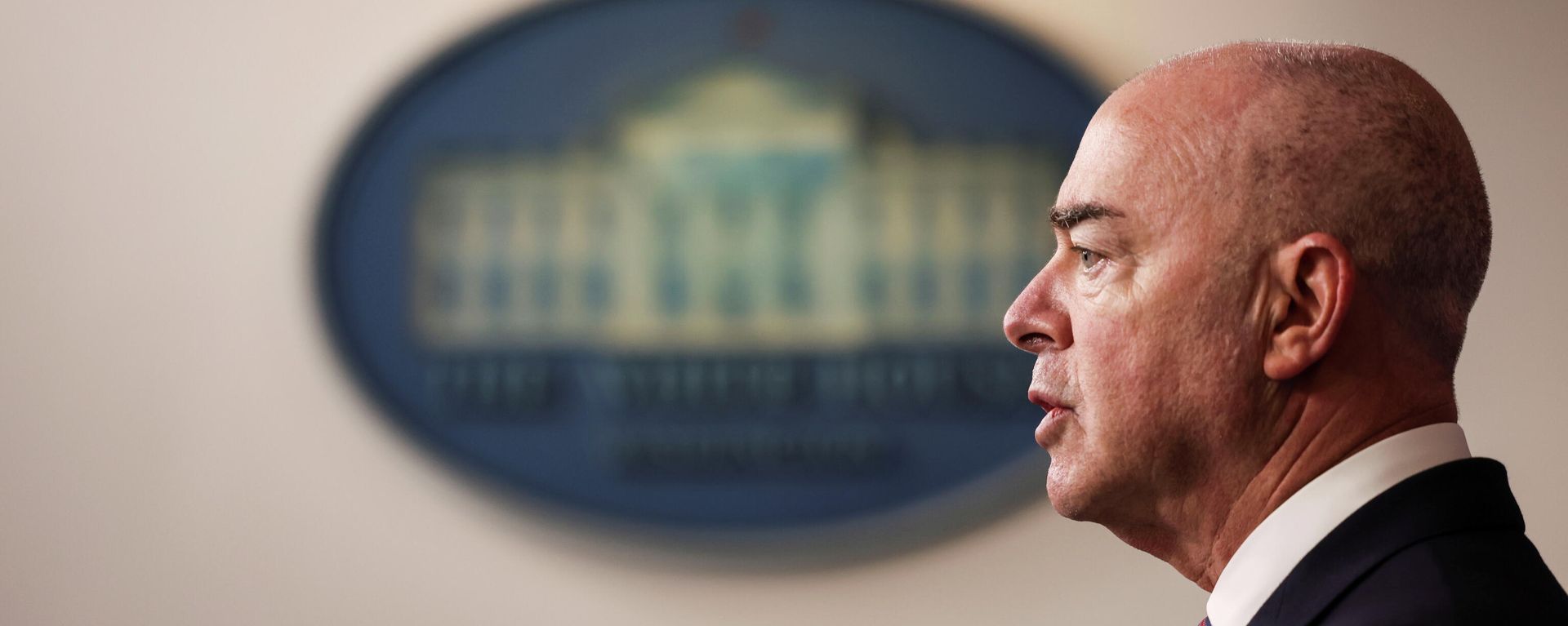 White House Press Secretary Jen Psaki listens as U.S. Secretary of Homeland Security Alejandro Mayorkas speaks about an investigation into the treatment of Haitian migrants on the U.S.-Mexican border, during the daily briefing in the Brady Press Briefing Room at the White House in Washington, U.S., September 24, 2021. White House Press Secretary Jen Psaki listens as U.S. Secretary of Homeland Security Alejandro Mayorkas speaks about an investigation into the treatment of Haitian migrants on the U.S.-Mexican border, during the daily briefing in the Brady Press Briefing Room at the White House in Washington, U.S., September 24, 2021. - Sputnik International, 1920, 28.09.2021