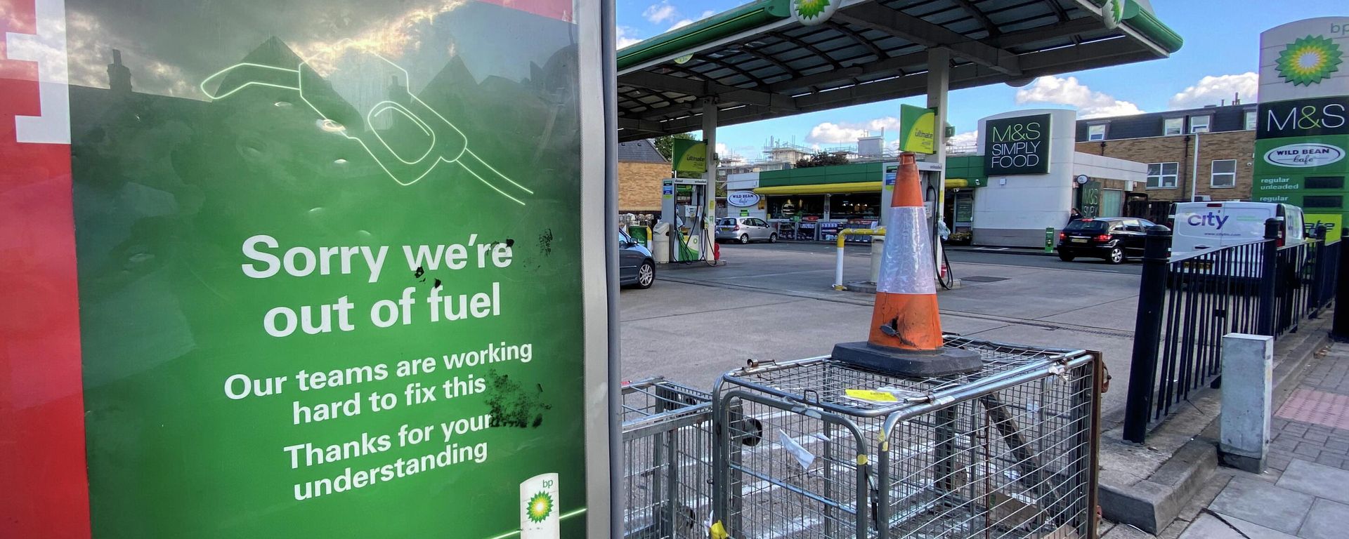 A BP petrol station that has run out of fuel is seen in south London, Britain A BP petrol station that has run out of fuel is seen in south London, Britain - Sputnik International, 1920, 28.09.2021