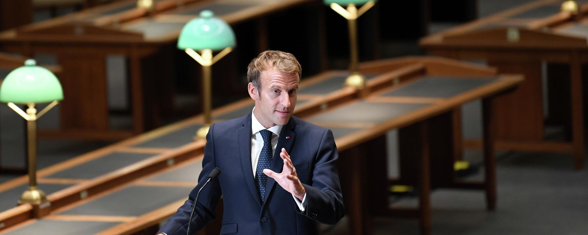 French President Emmanuel Macron delivers a speech at the Richelieu site of the Bibliotheque Nationale de France, after the completion of the renovation project and the 300th anniversary of the installation of the royal collections, in Paris, France, September 28, 2021 French President Emmanuel Macron delivers a speech at the Richelieu site of the Bibliotheque Nationale de France, after the completion of the renovation project and the 300th anniversary of the installation of the royal collections, in Paris, France, September 28, 2021 - Sputnik International, 1920, 29.09.2021
