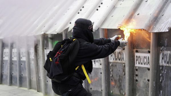 A member of a feminist collective uses fire on police shields during a protest on International Safe Abortion Day in Mexico City, Mexico September 28, 2021 - Sputnik International