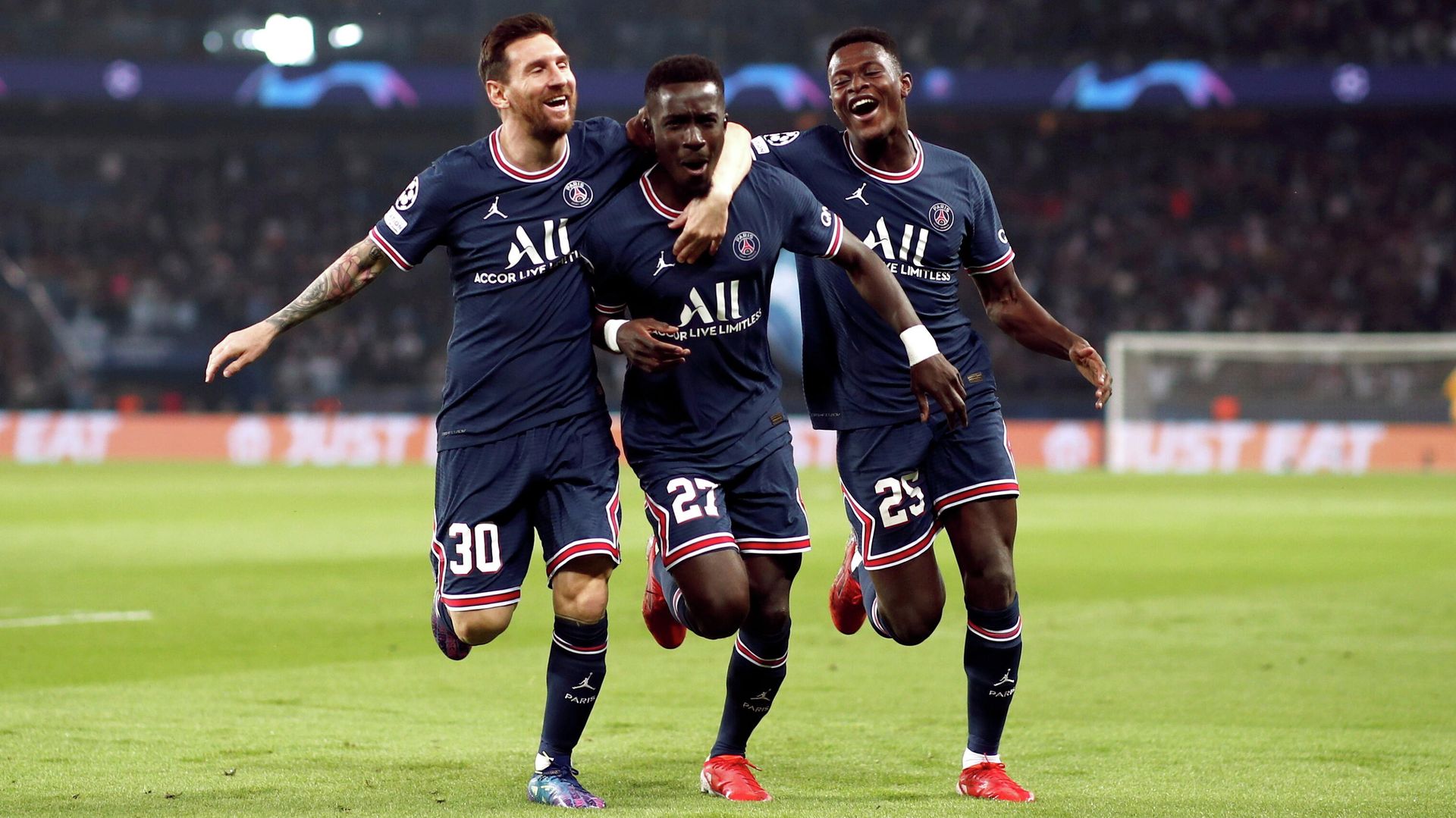Soccer Football - Champions League - Group A - Paris St Germain v Manchester City - Parc des Princes, Paris, France - September 28, 2021 Paris St Germain's Idrissa Gueye celebrates scoring their first goal with Lionel Messi and Nuno Mendes Soccer Football - Champions League - Group A - Paris St Germain v Manchester City - Parc des Princes, Paris, France - September 28, 2021 Paris St Germain's Idrissa Gueye celebrates scoring their first goal with Lionel Messi and Nuno Mendes - Sputnik International, 1920, 29.09.2021