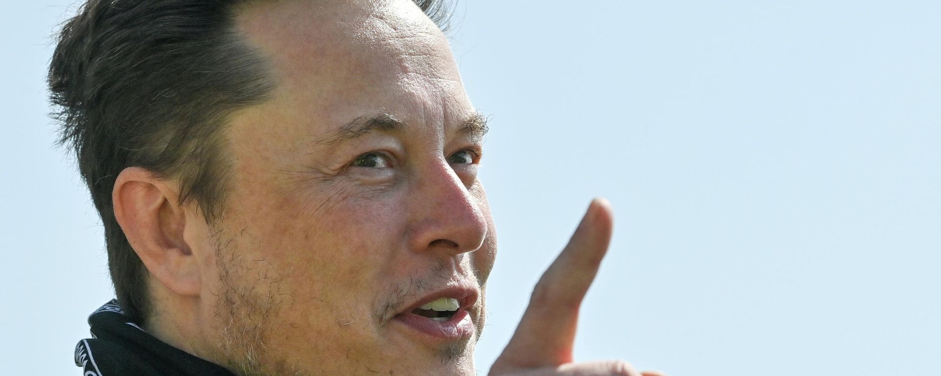 Tesla CEO Elon Musk gestures as he visits the construction site of Tesla's Gigafactory in Gruenheide near Berlin, Germany, August 13, 2021 - Sputnik International, 1920, 08.10.2021